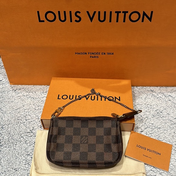 Louis Vuitton Handbags - SOLD‼️Louis Vuitton Mini Pochette Accessoires dustbag and box included